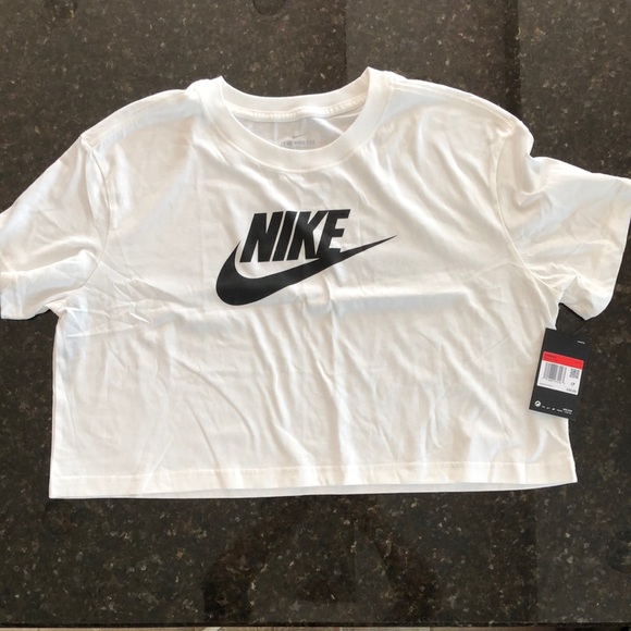 Nike Tops - Nike L women’s crop top
